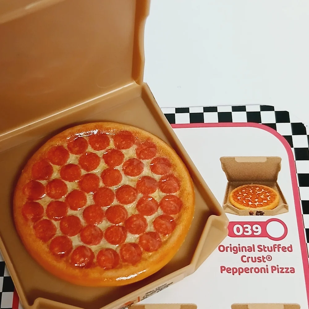 Mini Brands Foodie Series 2 Pizza Hut Original Stuffed Crust Pepperoni Pizza - Picture 4 of 4